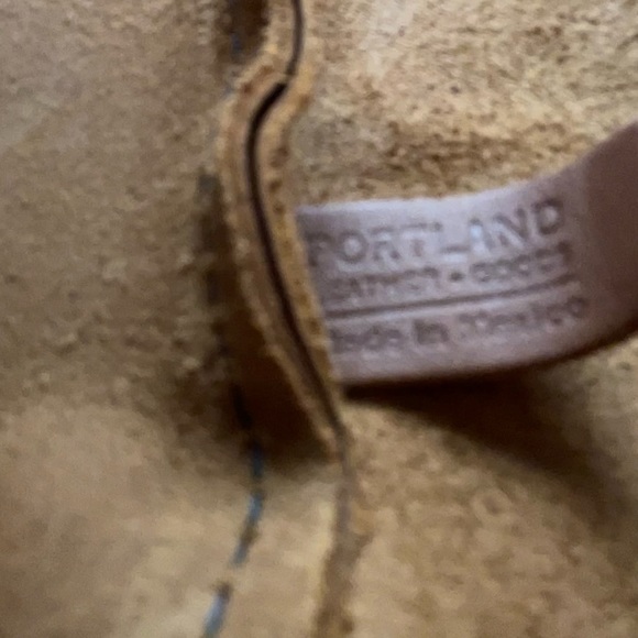 Med Zippered Tote in Honey Portland Leather - Picture 4 of 4